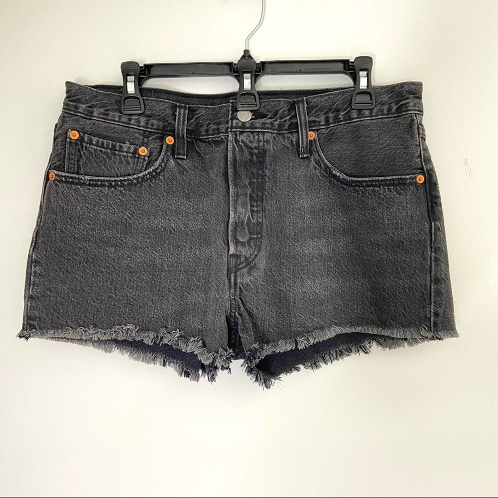 LEVIS 501 Black Button Fly Distressed Raw Hem Jean Shorts Size 31 - Picture 3 of 10